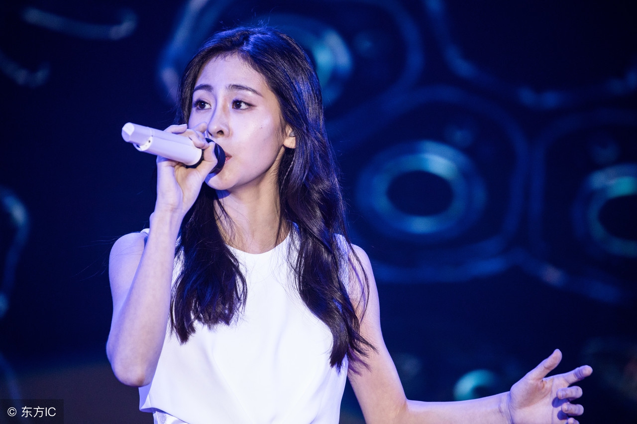 张碧晨拿起话筒那一刻!我邪恶了!