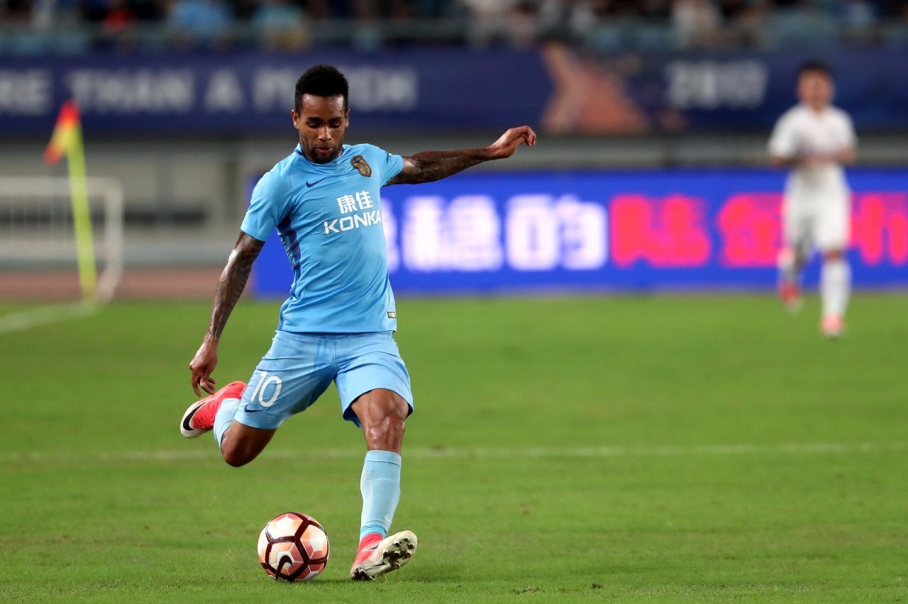 苏宁2018赛季主场球衣撞衫国米