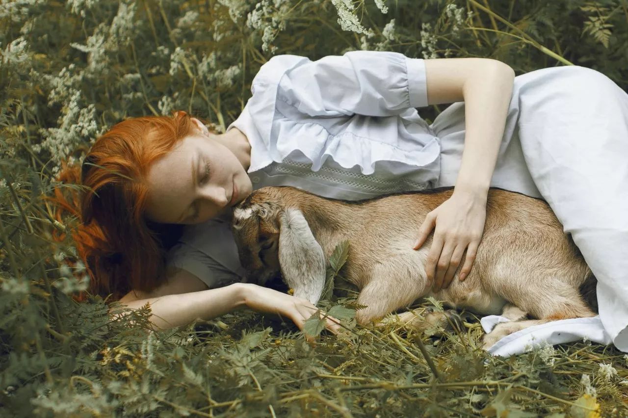 不用ps也不加特效她用生命拍出战斗民族的美女与野兽