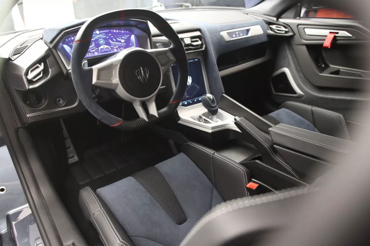 当然,莱肯只是开山之作,全球限量7辆也早已卖完,我更喜欢的是它们的第