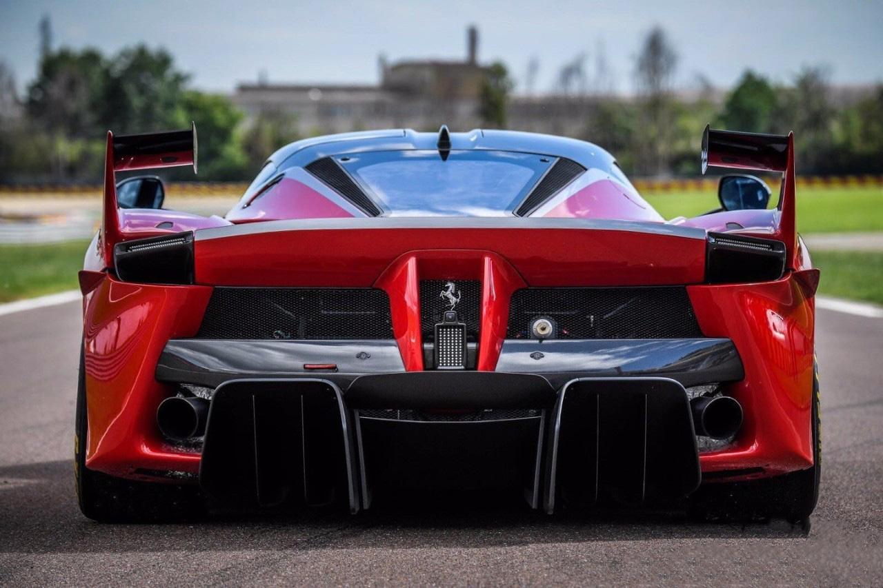 法拉利最新一代gt跑车, 全球限量40台目前国内售价超4000万一台!