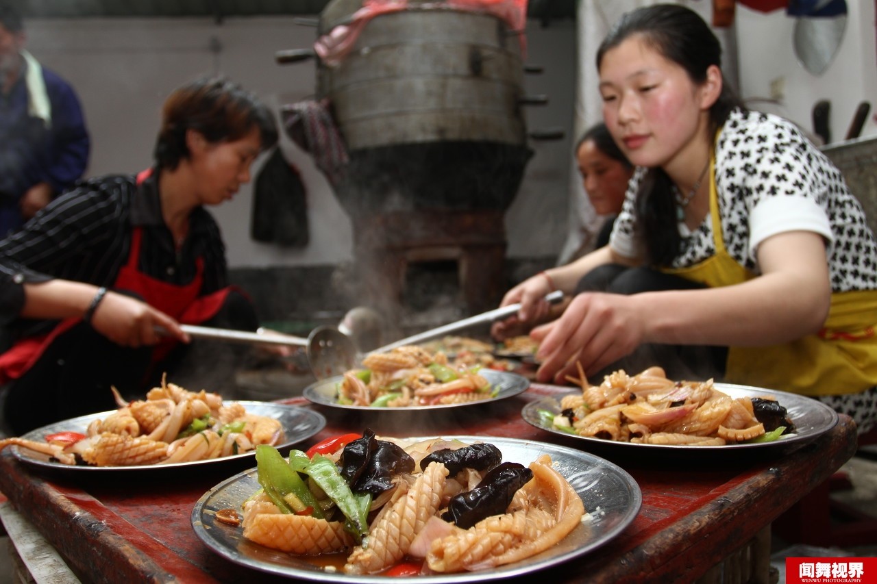 河北农村喜事大锅菜，一大锅能盛几百碗，就着馒头吃，真香_哔哩哔哩_bilibili