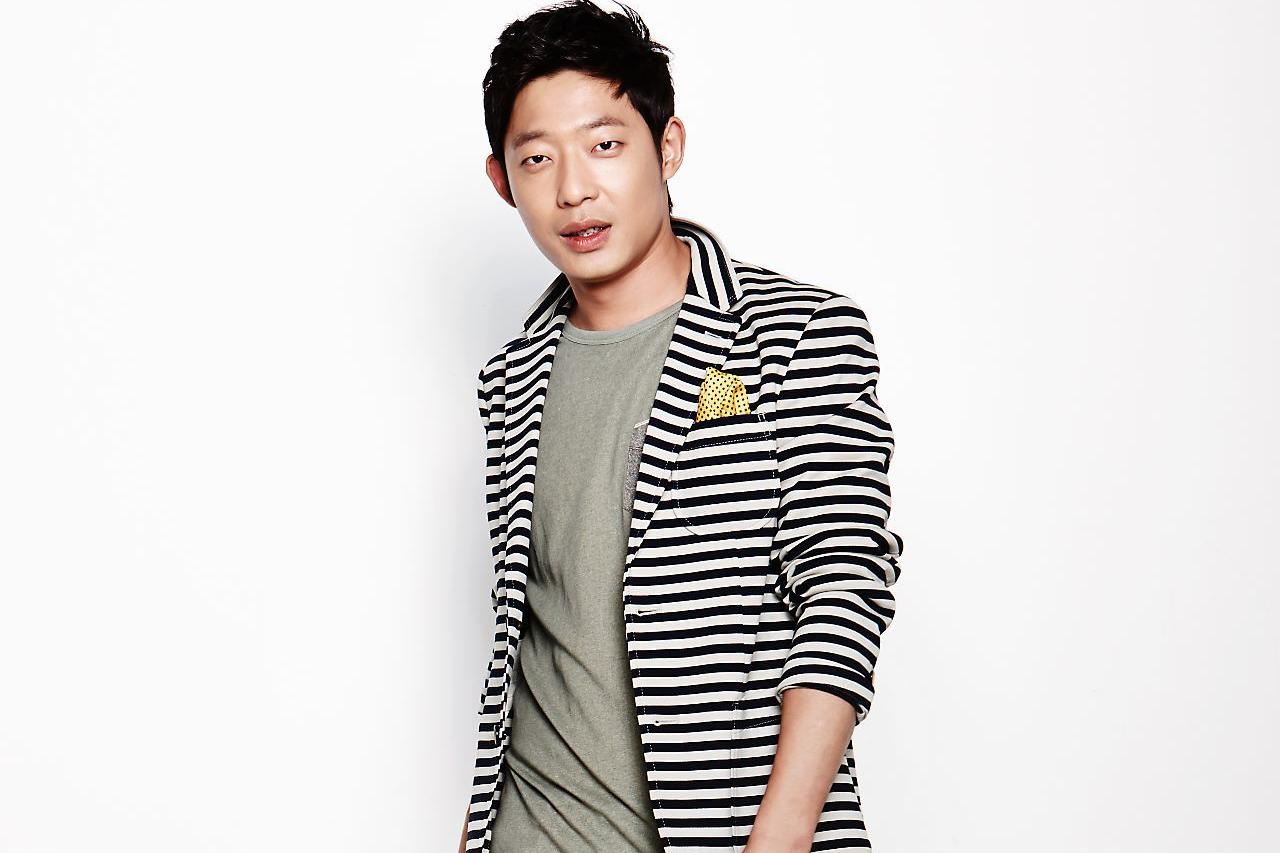 《丑女无敌》过去已经十年啦 宅男唐亚军帅气依旧