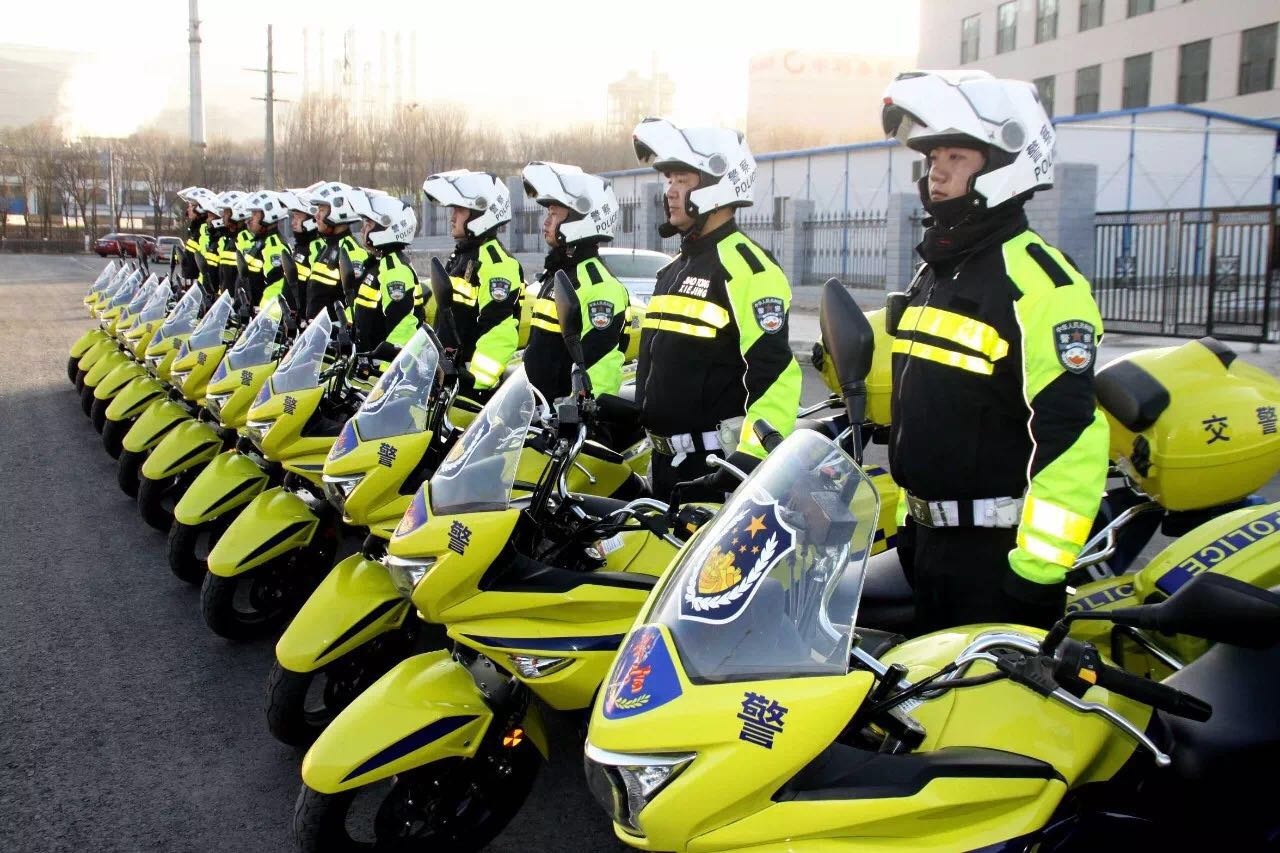 力本嘉副厅长慰问西宁交警铁骑队