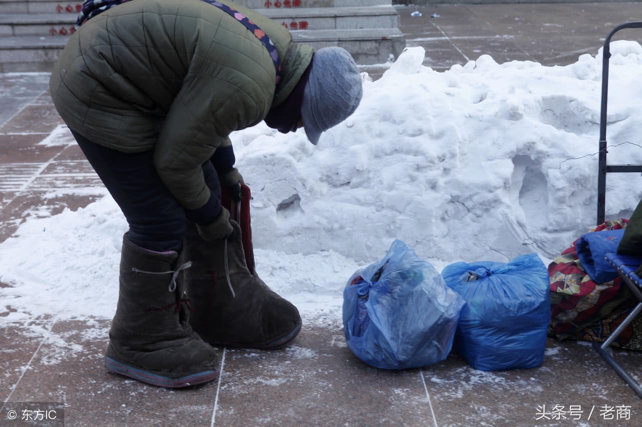 黑河零下四十度,摆摊就是上刑,穿着可爱的米奇鞋,受着残忍的冻