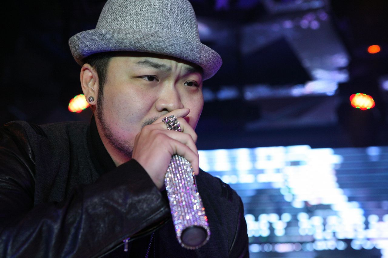 走红却沉寂多年,网友称周杰伦胖后像他|周杰伦|林俊杰|歌手_新浪新闻