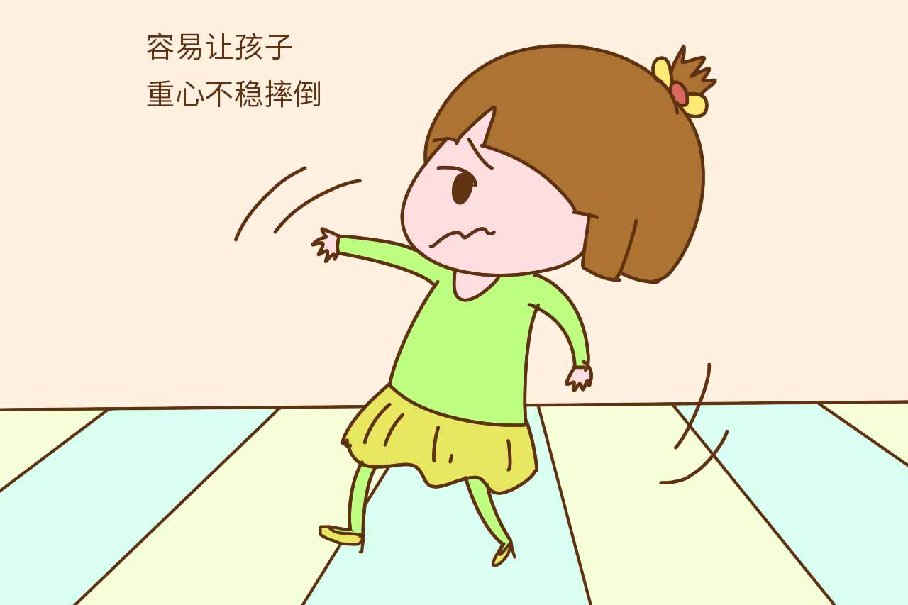 过年了带孩子出门,这3种鞋再漂亮也不能穿,会影响孩子发育