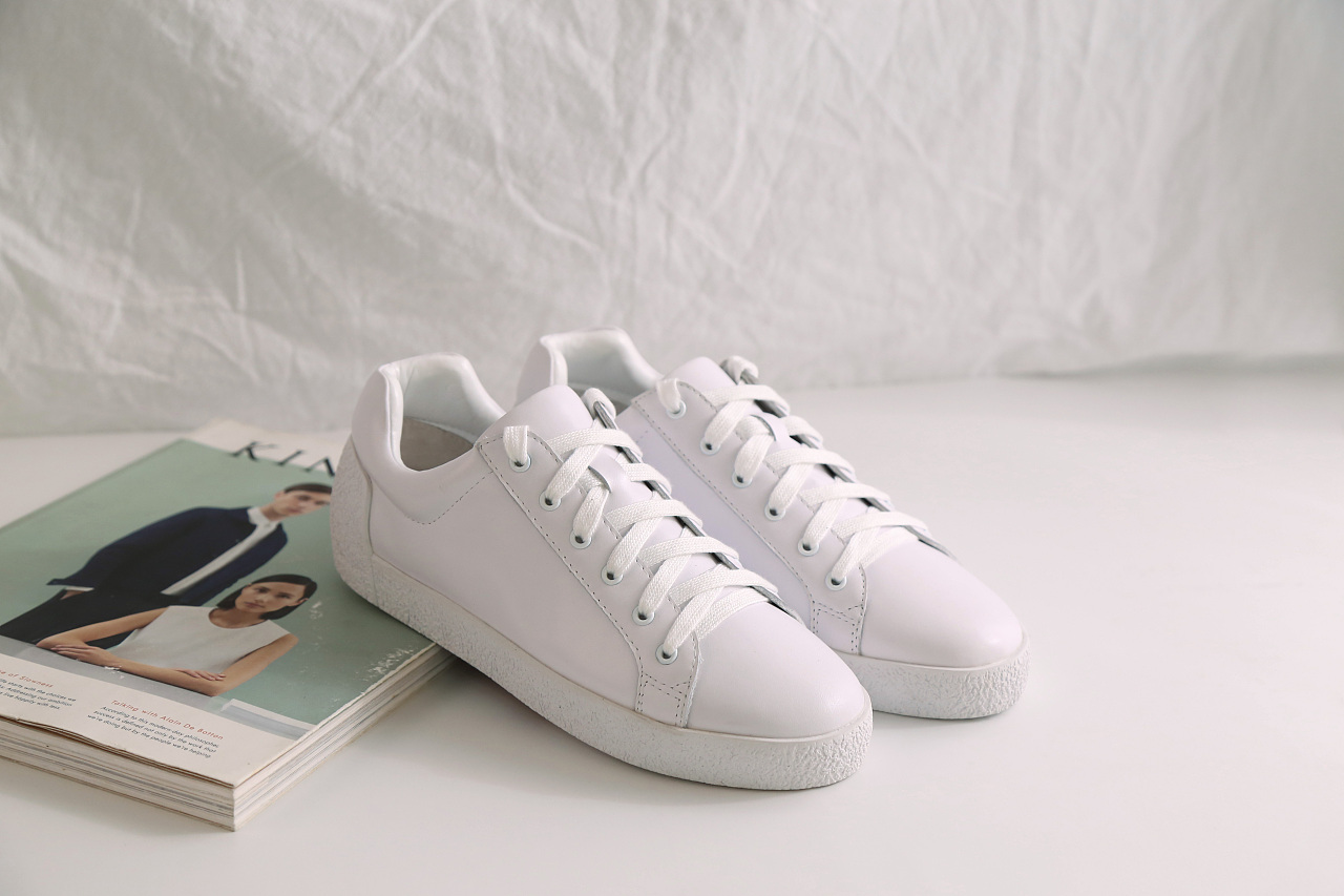 2018年最流行的鞋子除了老爹鞋你还差这2双