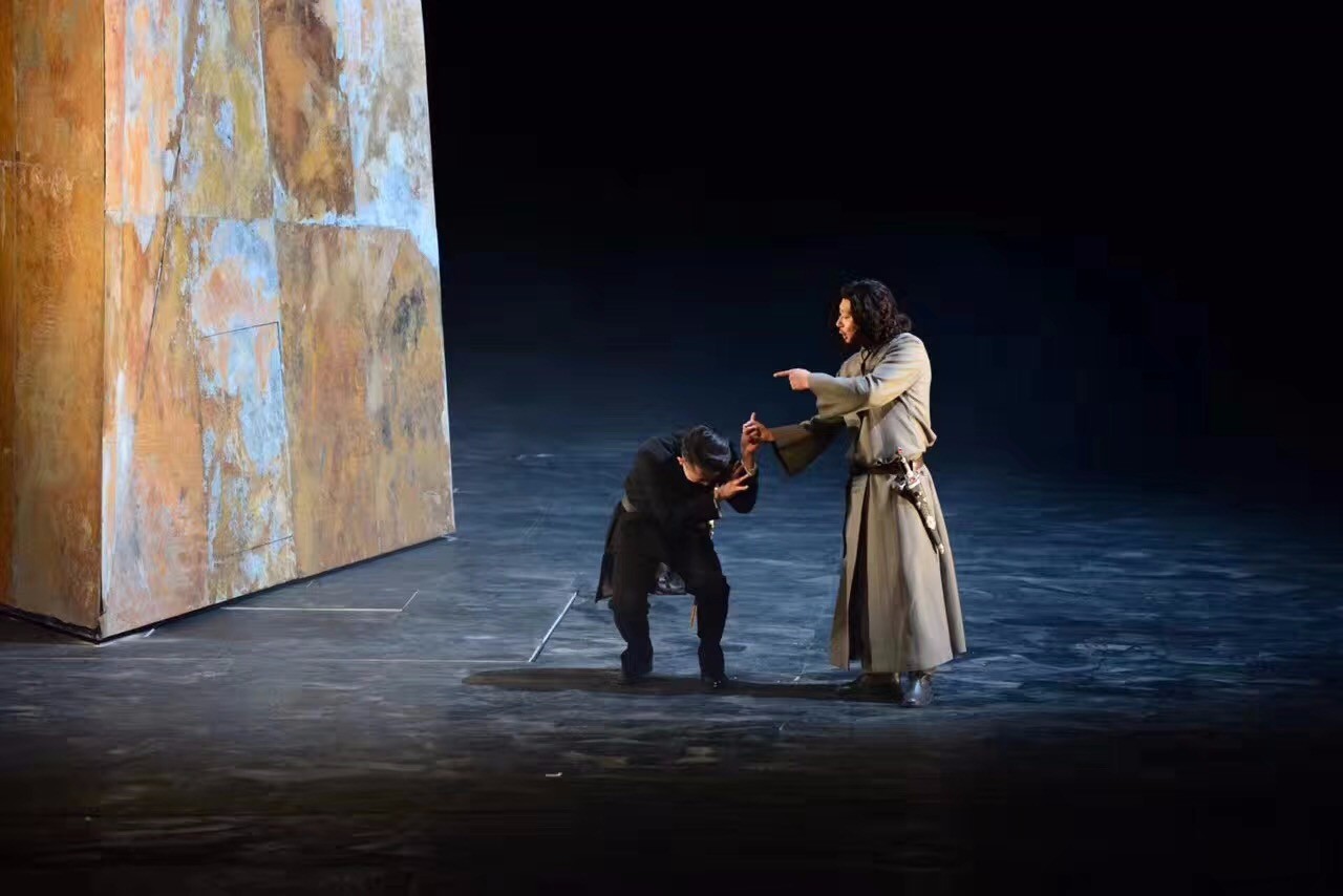 话剧李尔王在京上演强巴才丹深情演绎忠臣肯特