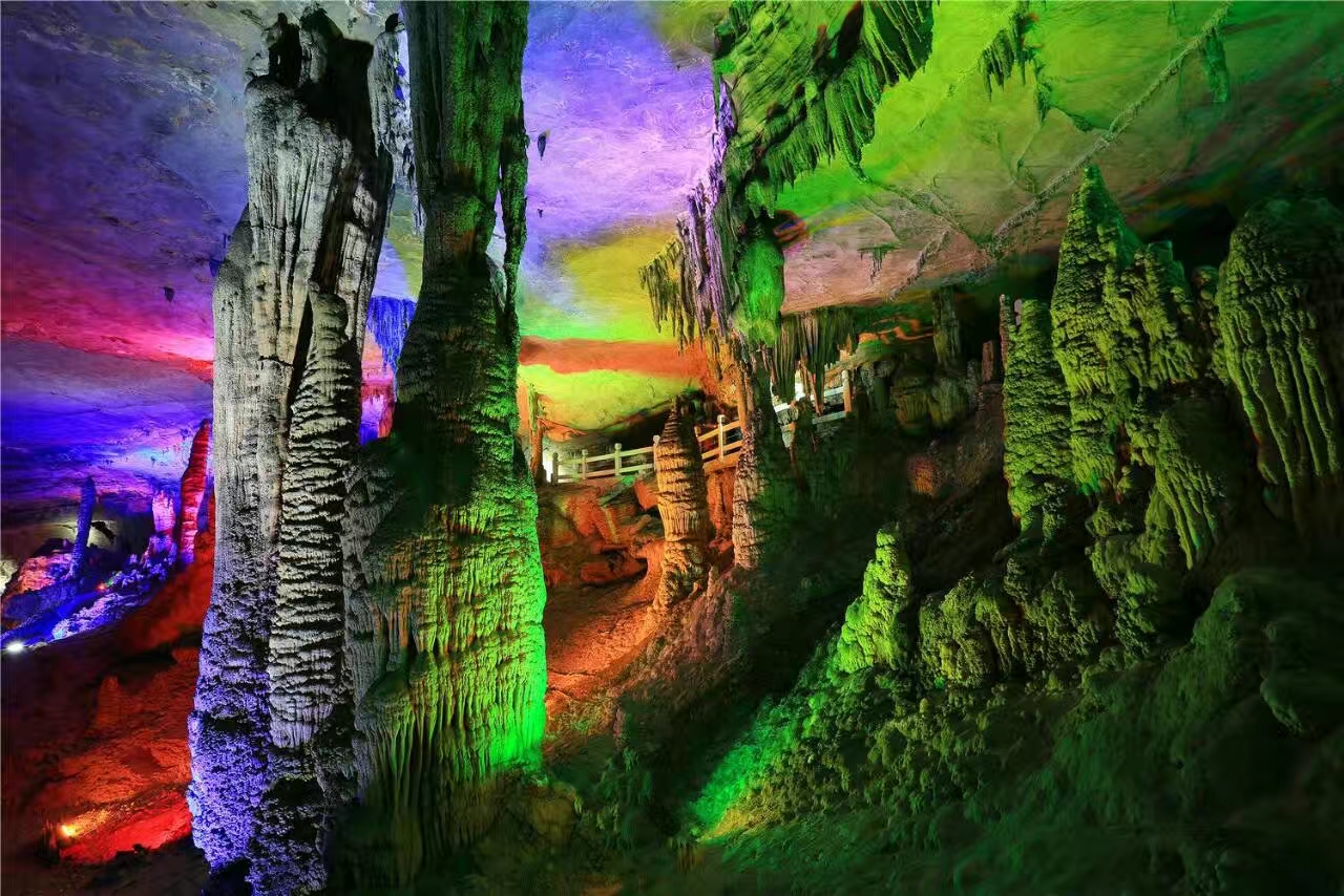 贵州铜仁九龙洞风光