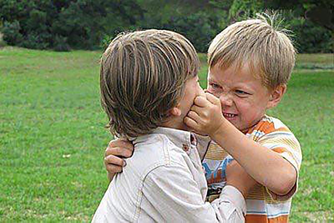 打骂不听,哄又不行,软硬不吃的熊孩子,父母该这样应付!