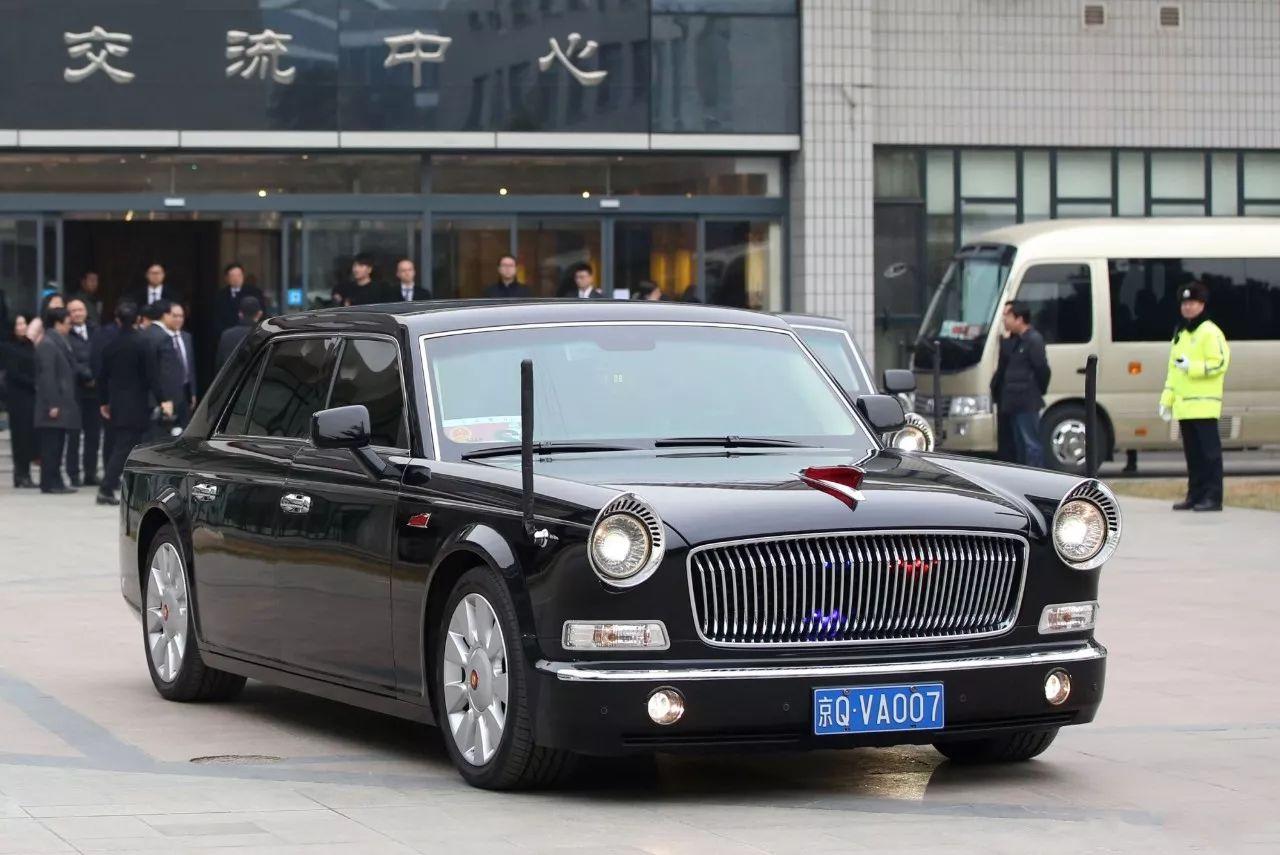 街头现身挂007车牌的500万国产红旗l5网友这是詹姆斯邦德的座驾吗