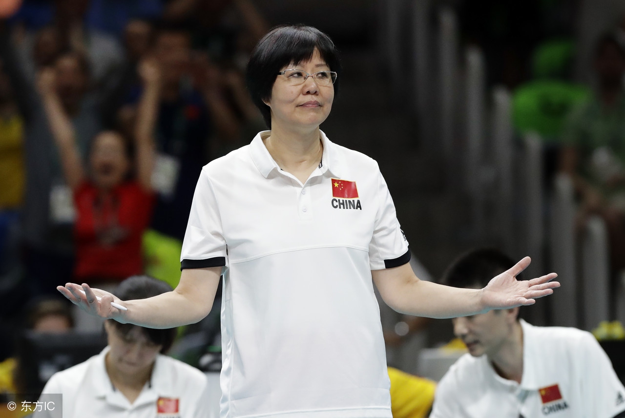 近日郎平带爱将惠若琪逛商场走红 一起欣赏中国女排的飒爽英姿