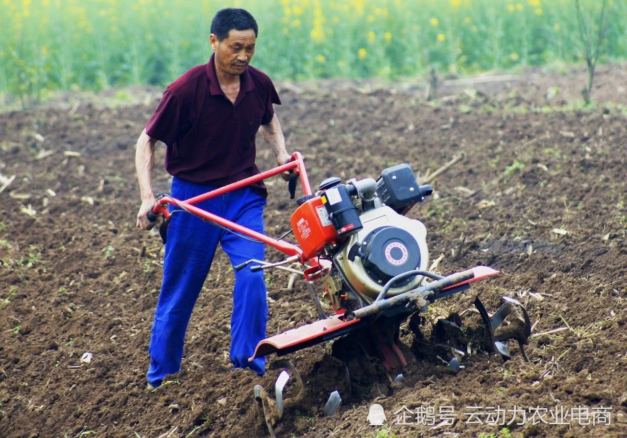 农村新型四驱微耕机,秒杀各种微耕机,霸道能力让人乍舌!