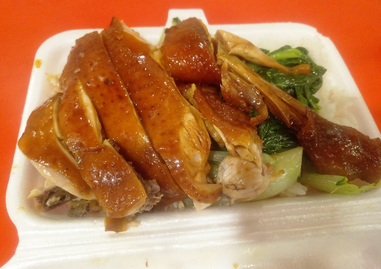 准备吃个烧腊饭当午餐,时间还早,挑了个顶肚的叉烧饭,14元.