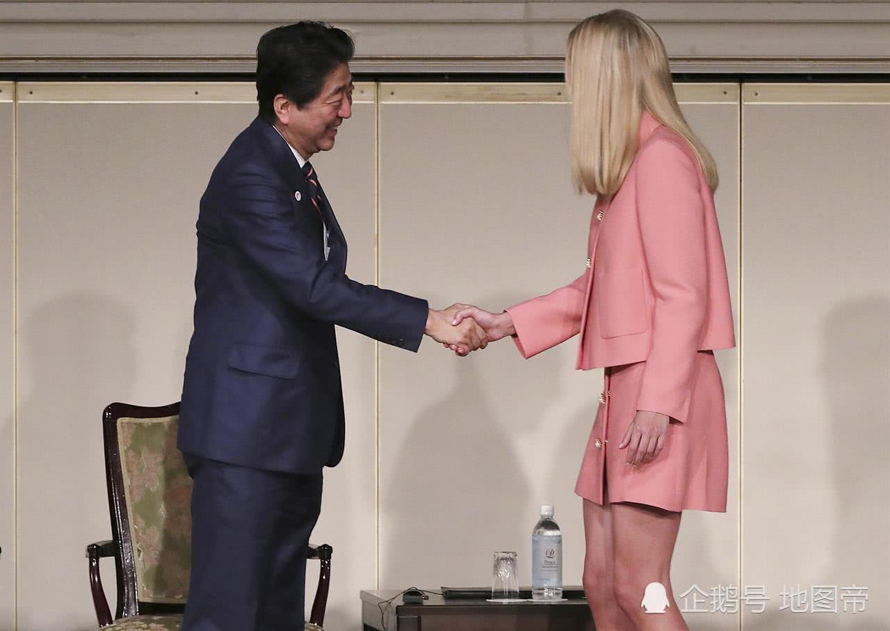 当安倍晋三遇到伊万卡,萌萌的身高差出现了