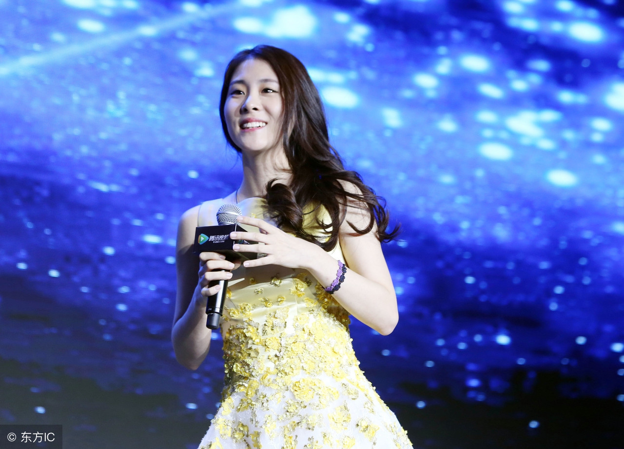 张碧晨拿起话筒那一刻!我邪恶了!