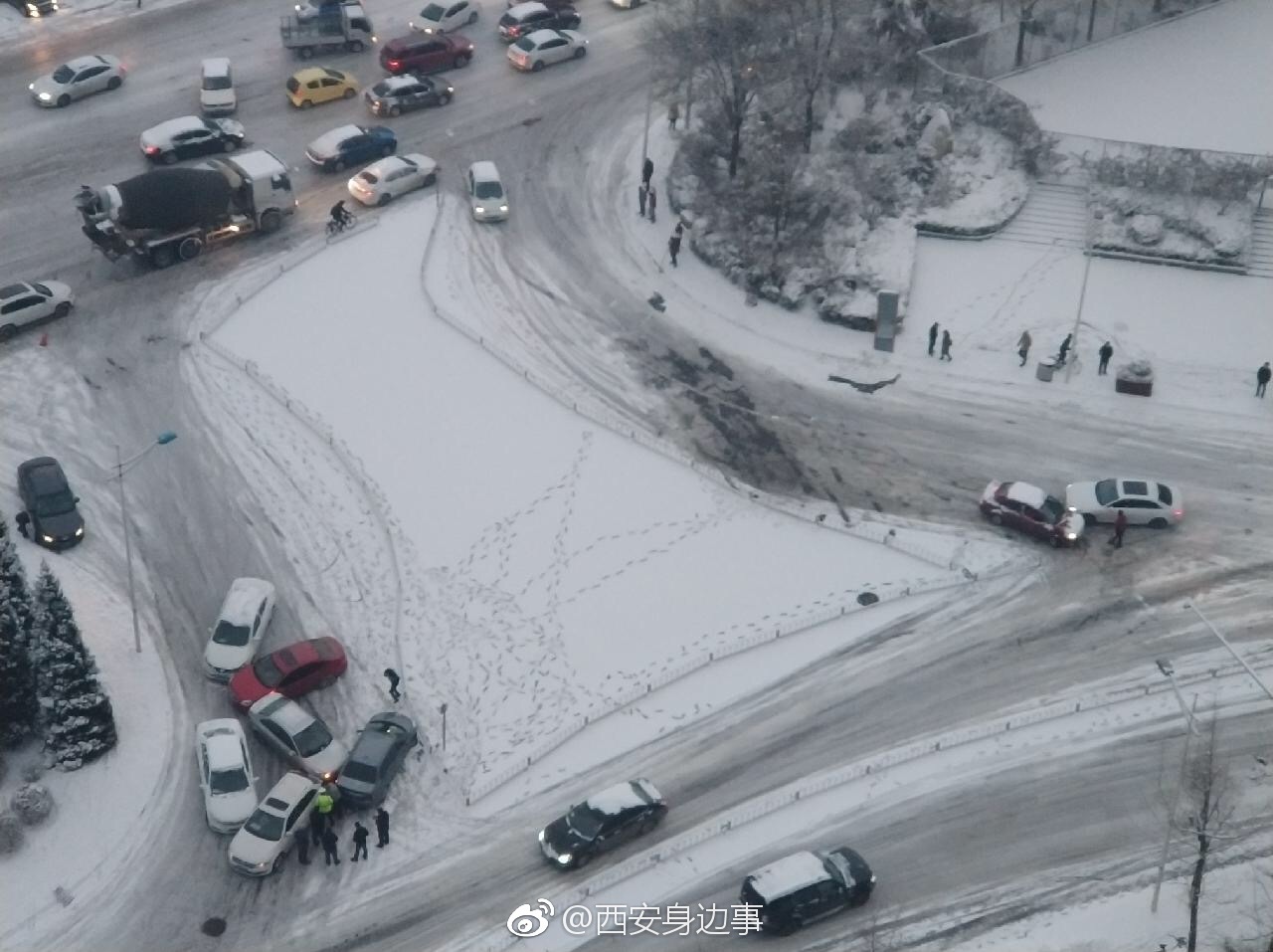雪天路滑 小心驾驶[泪]