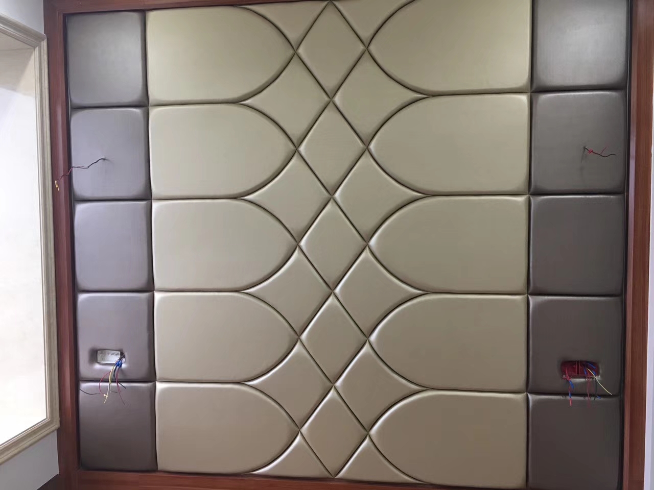 家装背景墙软硬包来助力,艺术品味