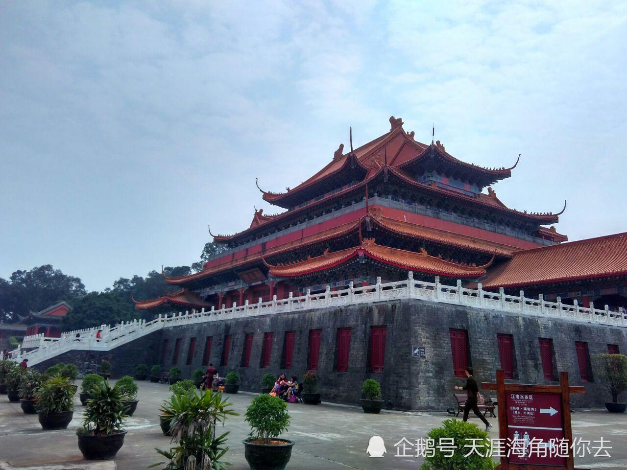 南海影视城位于佛山市南海区狮山镇南国桃园旅游度假区