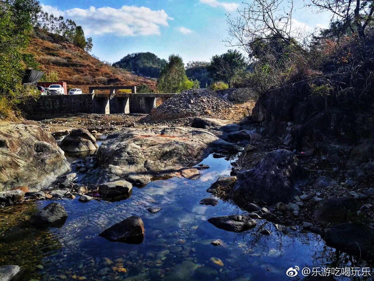 八怪谷,位于厦门市同安区内,为一条狭长且怪石林立的峡谷