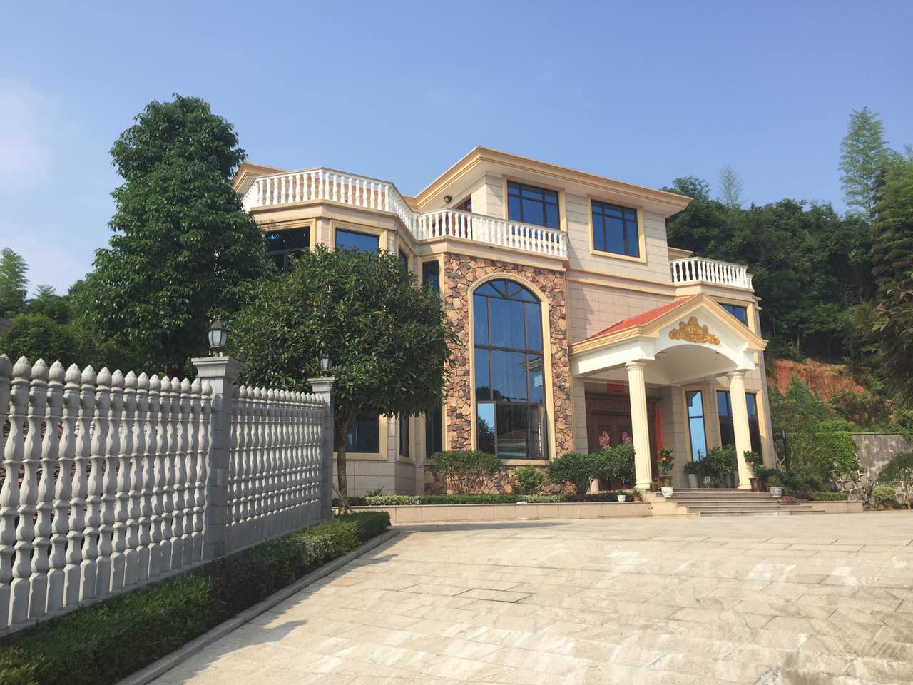 农村160万自建3层别墅,占地1000平!有这钱为啥不城市买房?