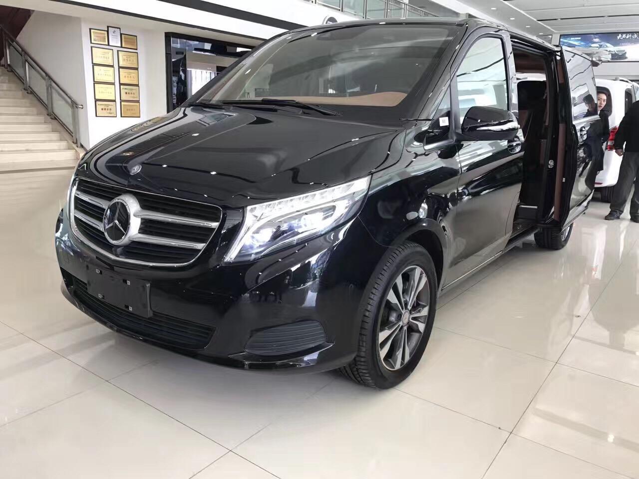 硬是不加价还敢和埃尔法死磕的商务车:奔驰v260!