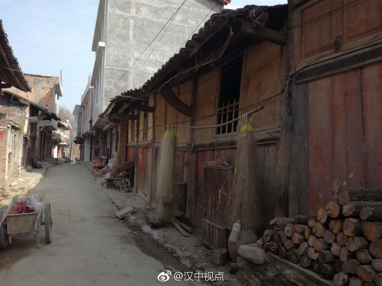 的家乡,小镇还留存着上个世纪初的老街,这个位于汉中市宁强县燕子砭镇