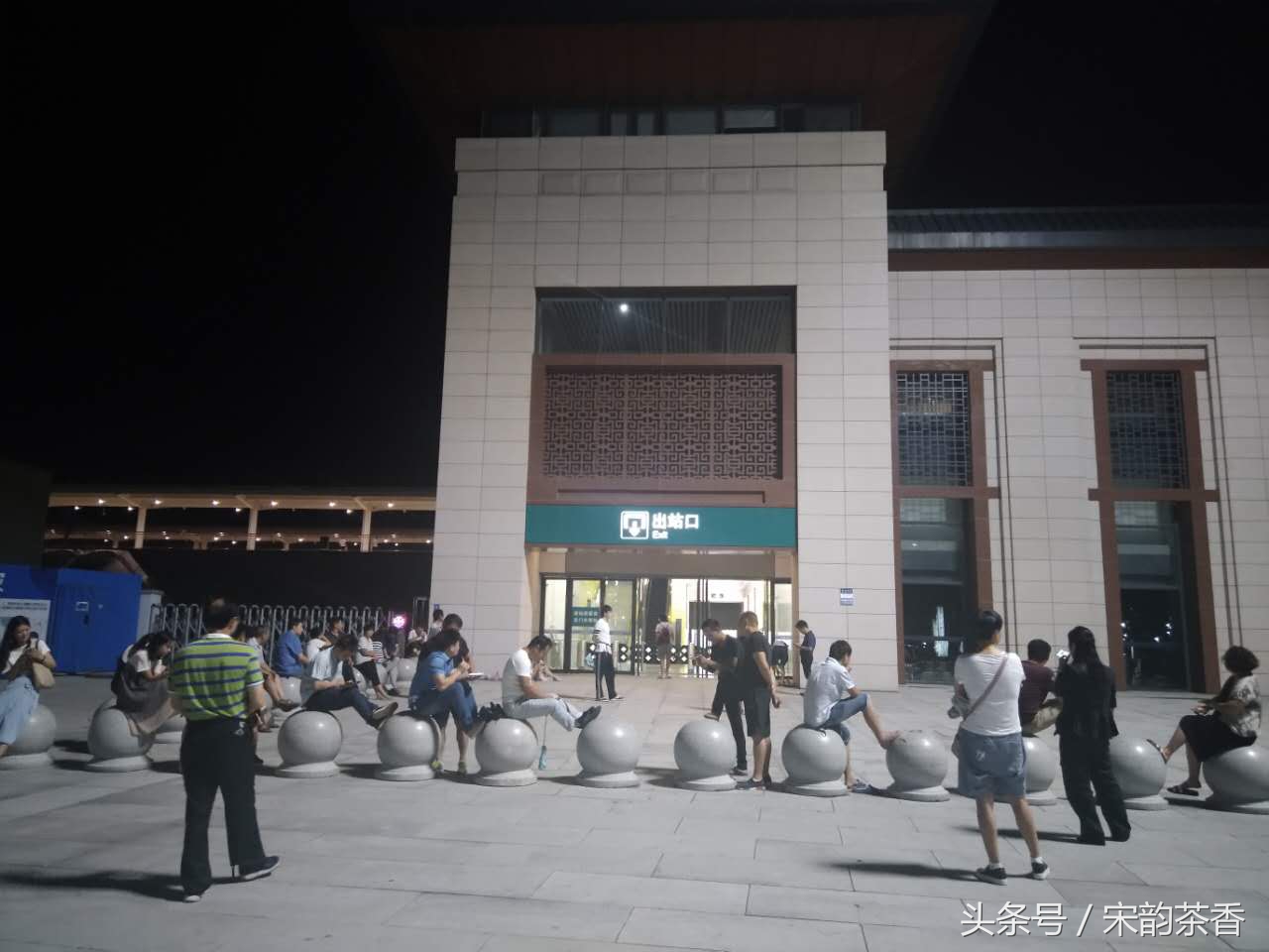 开封北站夜景,北站平面布局图,详细的列车时刻表!希望能帮到您