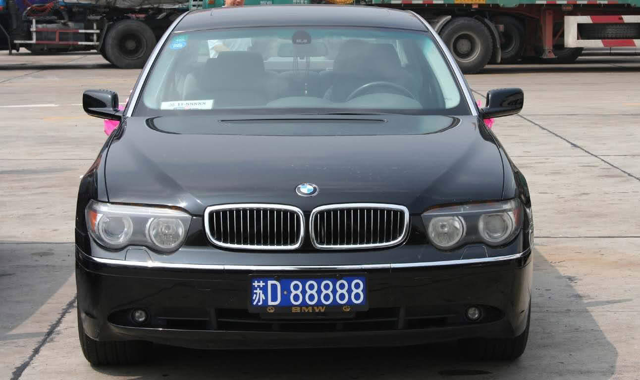 这些"牛牌"可不是运气好就能抽到的,豪车配好牌,最后一个亮了