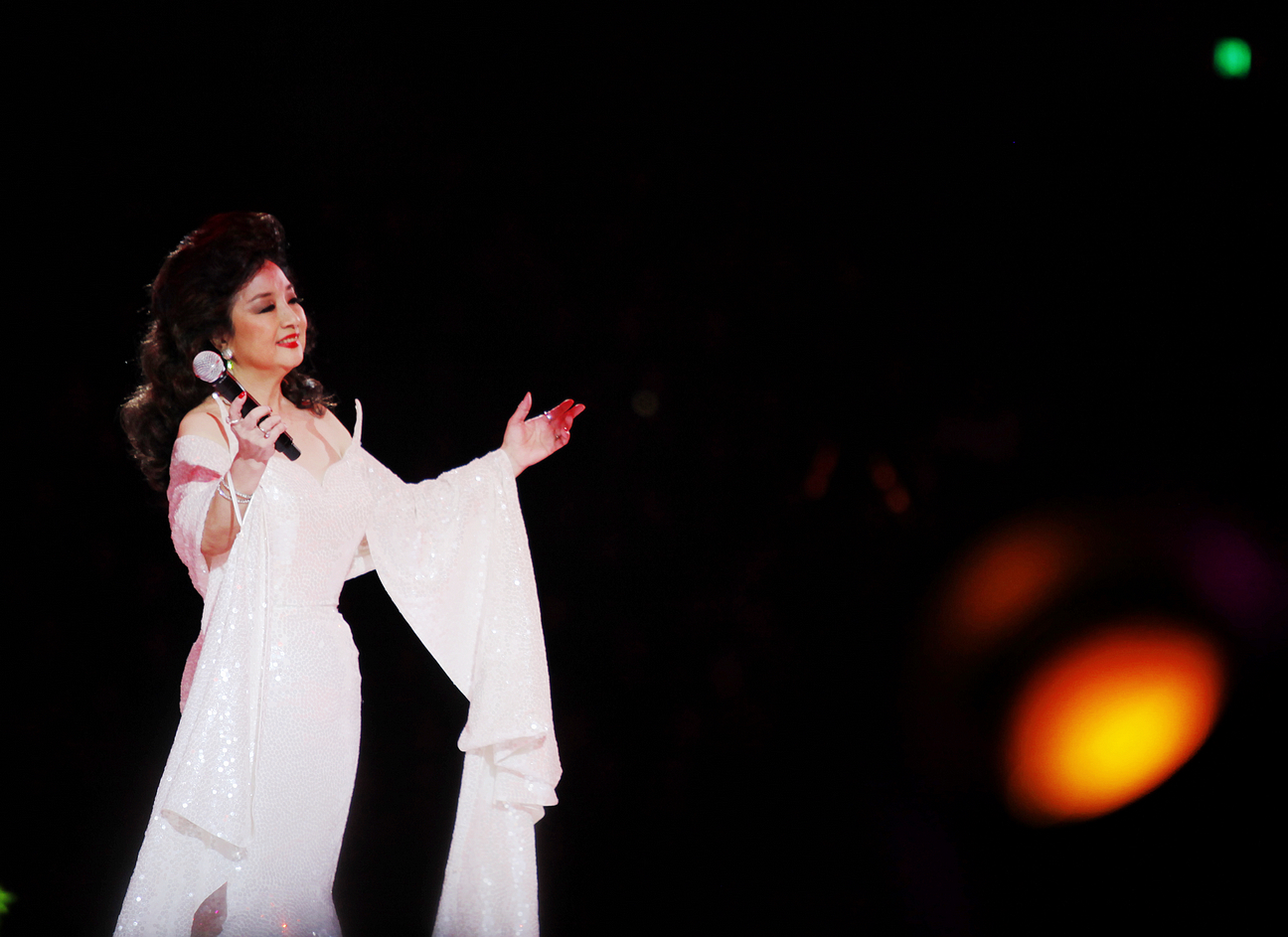 徐小凤出道至今已经在全球开办的演唱会数不胜数,徐小凤的歌需要慢慢