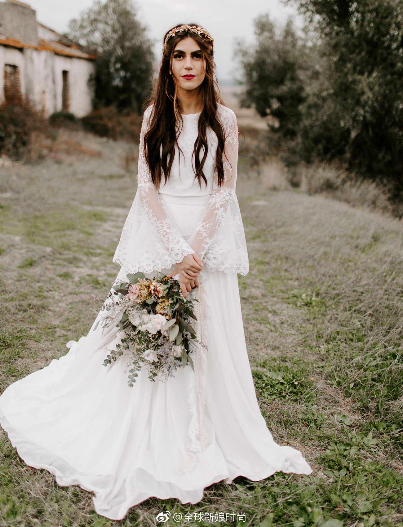 浪漫的乡村风婚礼,超喜欢这件分体式蝴蝶袖婚纱