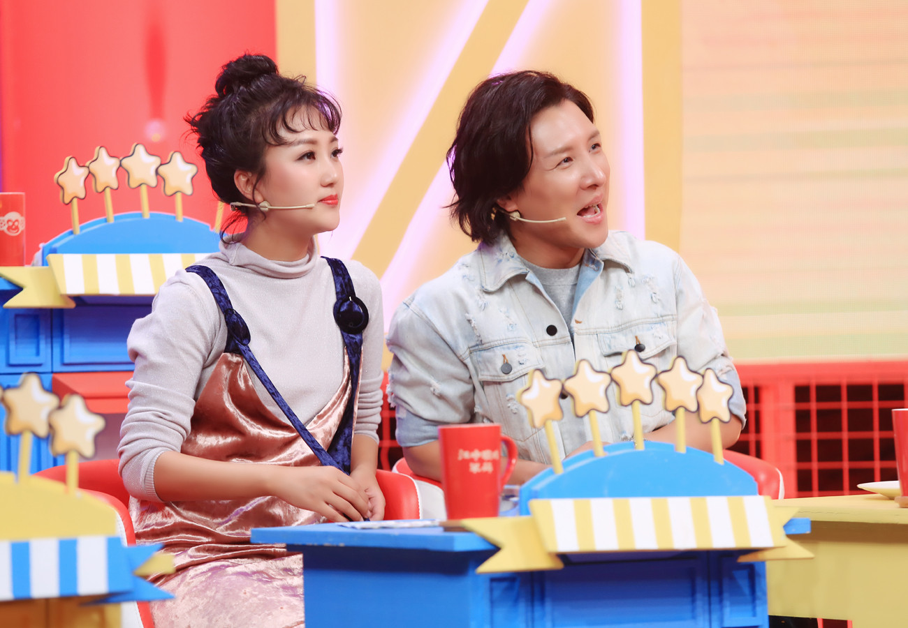 曹轩宾综艺节目忙答题 为尝美食代价惨重