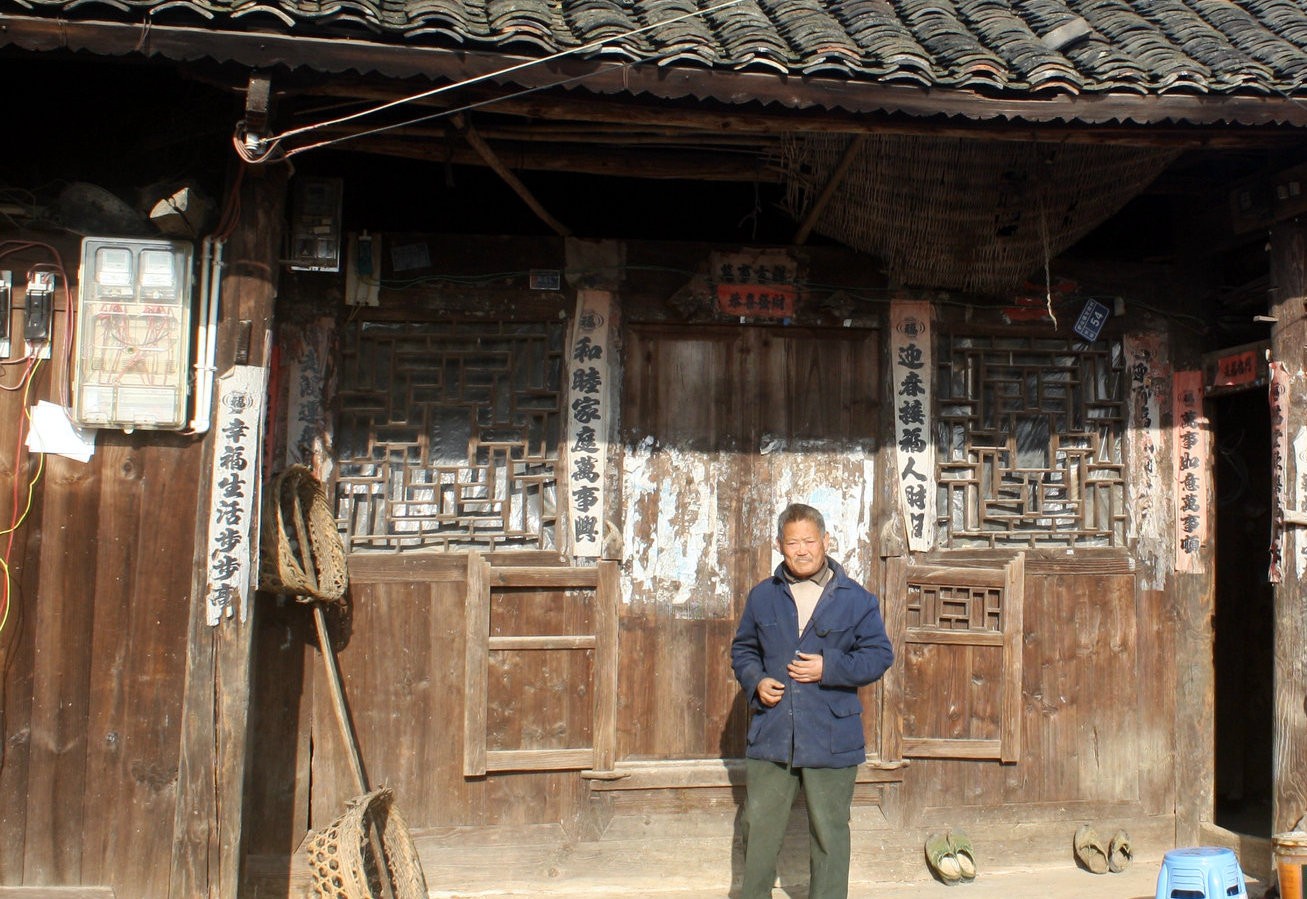 贫困山区农村老人真实生活状况每一个镜头代表一个辛酸