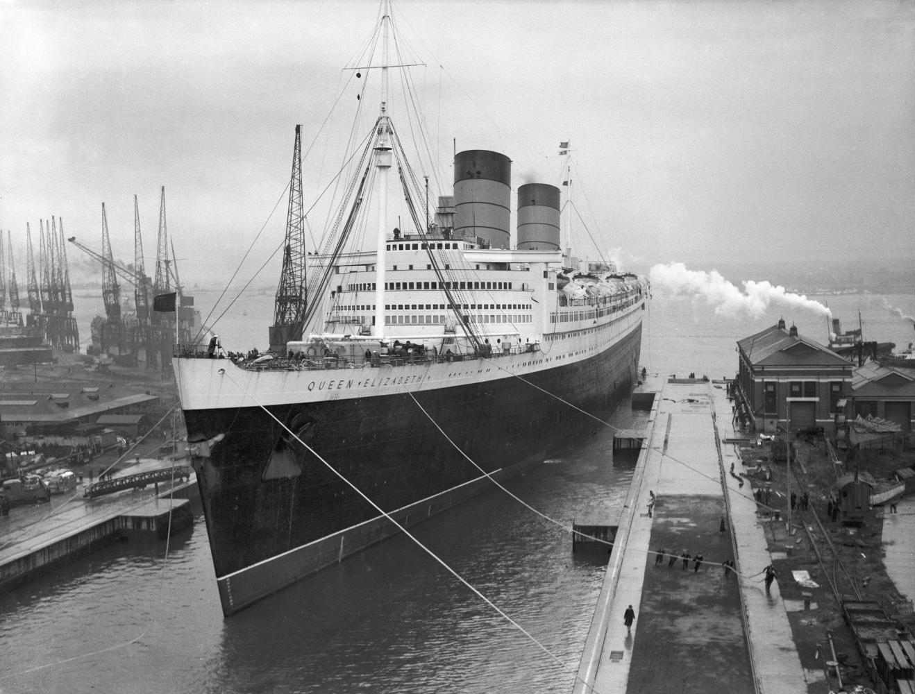 它是二战期间最大的船 比超级战列舰大和号还要重不少