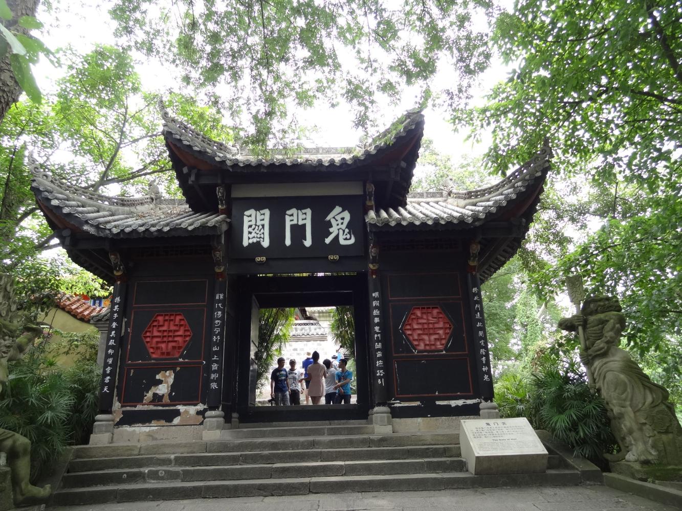 人间的"阴曹地府", 白天游客爆满, 晚上阴森恐怖无人敢去