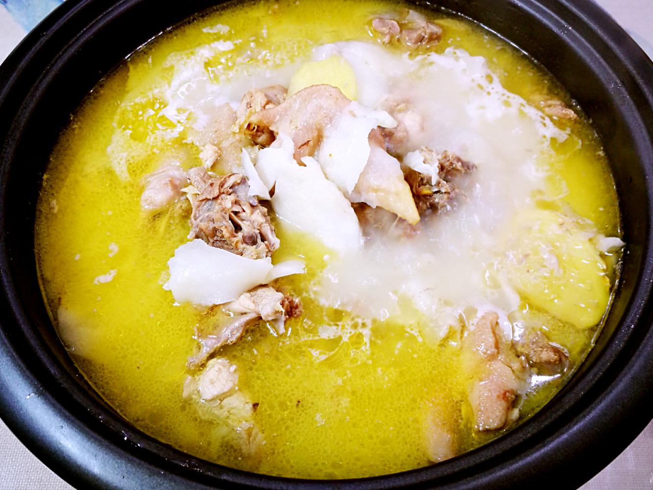 温馨小贴士:1,鸡肉最好选易熟的三黄鸡和土鸡,肉质嫩又易熟.