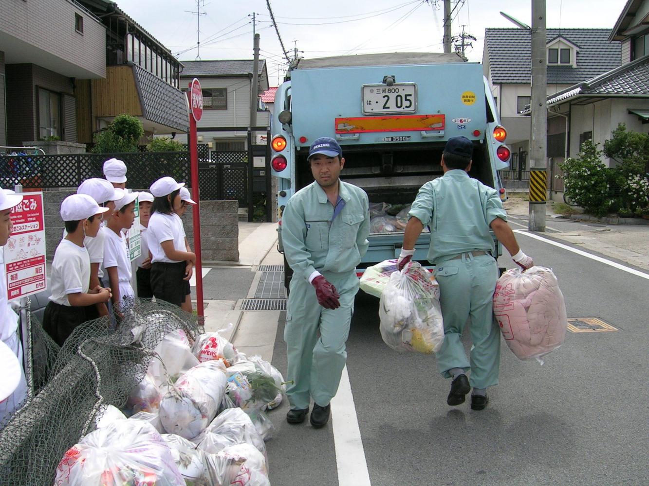 日本这个民族最爱干净整洁, 这一点值得让人佩服