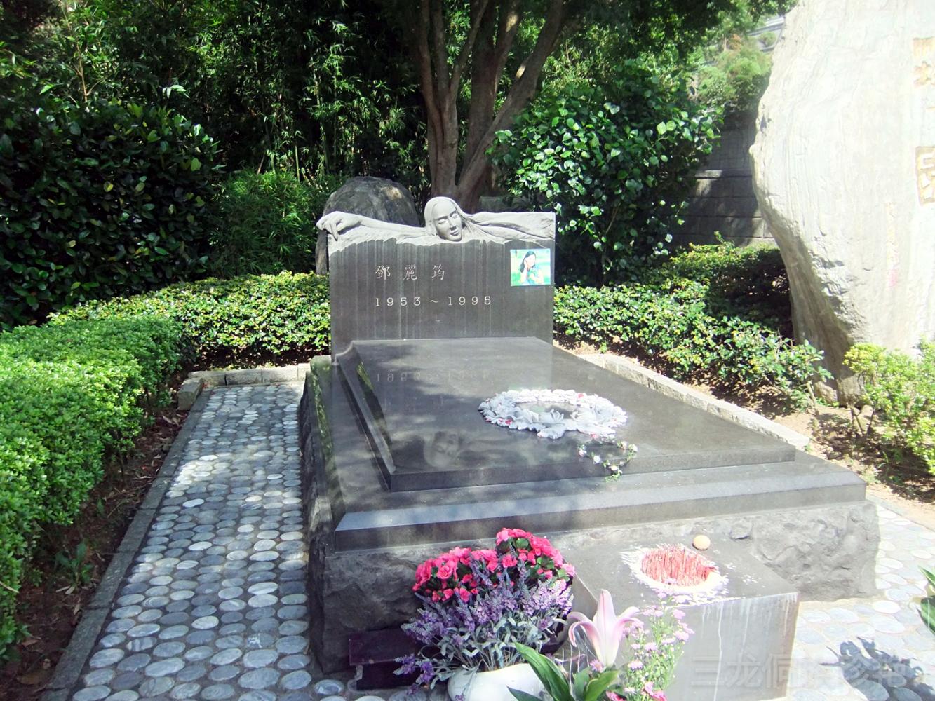 探访邓丽君墓园, 一代巨星长眠在依山傍海的地方