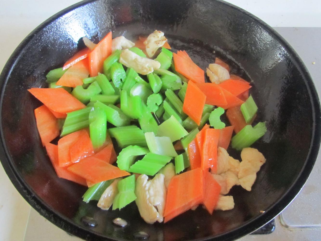 鸡肉胡萝卜芹菜图片