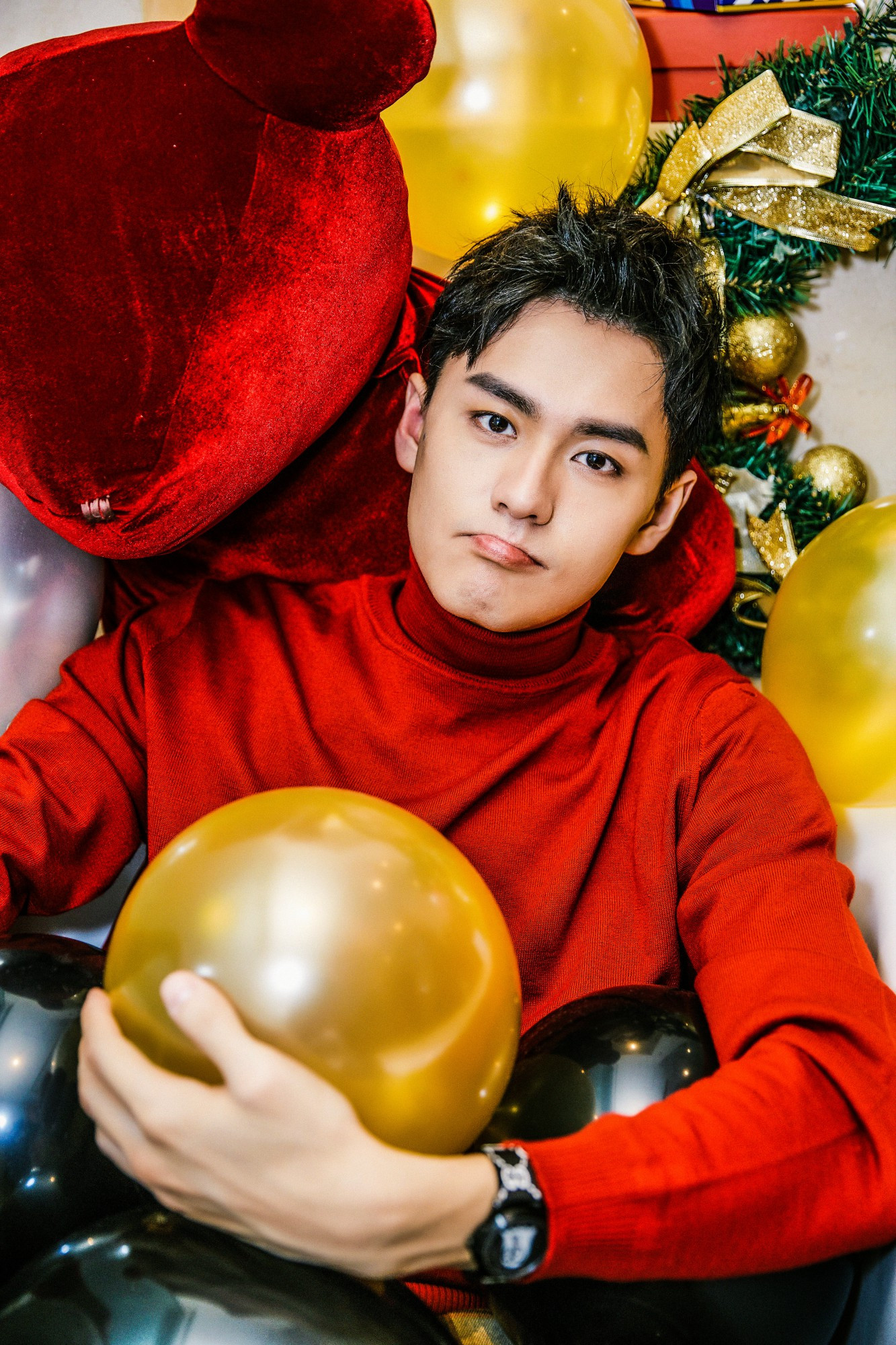 金禹伯提前解锁圣诞写真大片 俏皮鬼马萌化女友心