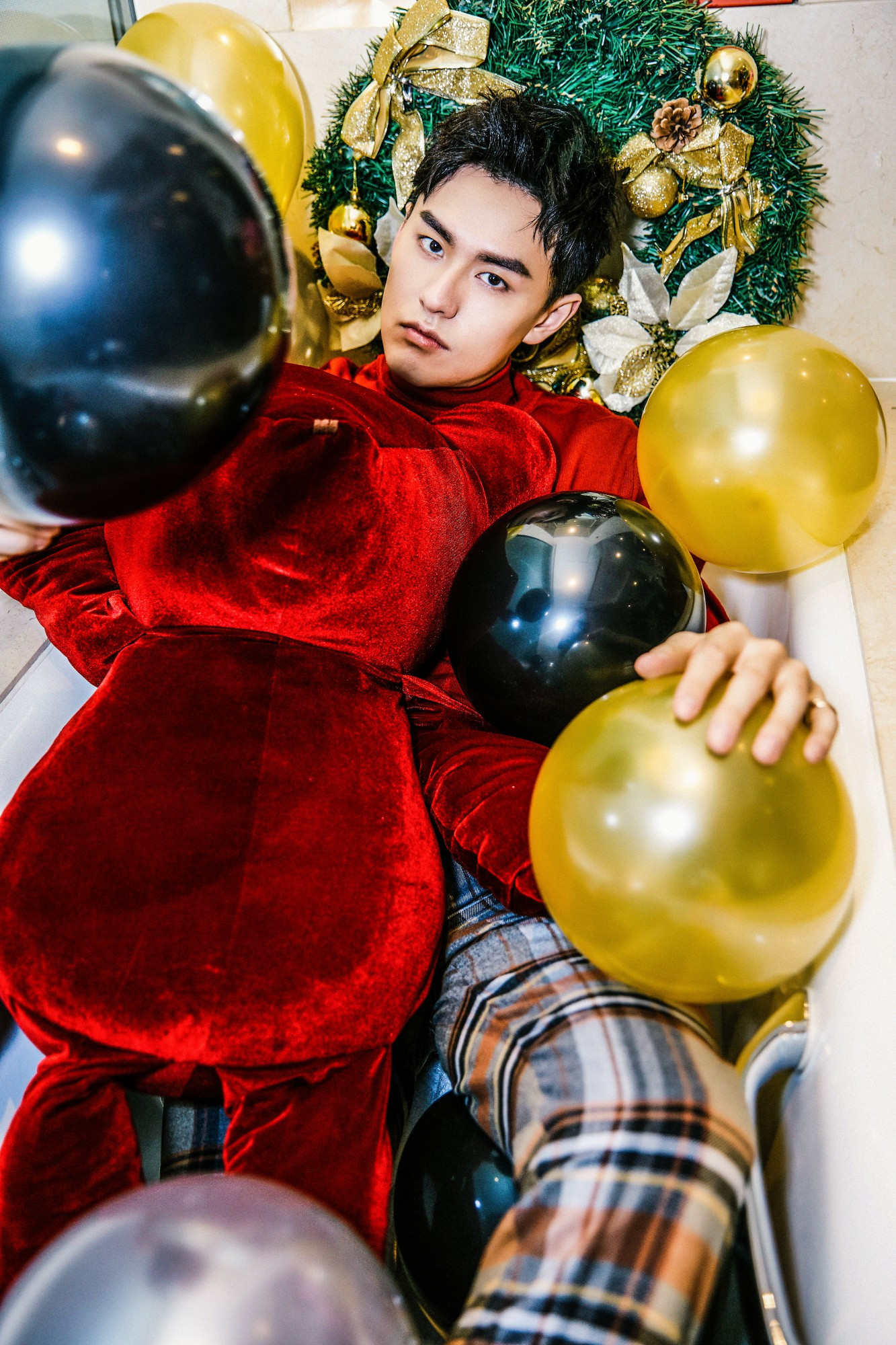 金禹伯提前解锁圣诞写真大片 俏皮鬼马萌化女友心