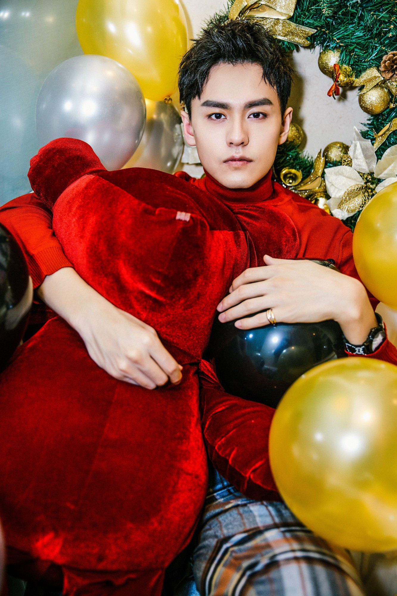 金禹伯提前解锁圣诞写真大片 俏皮鬼马萌化女友心