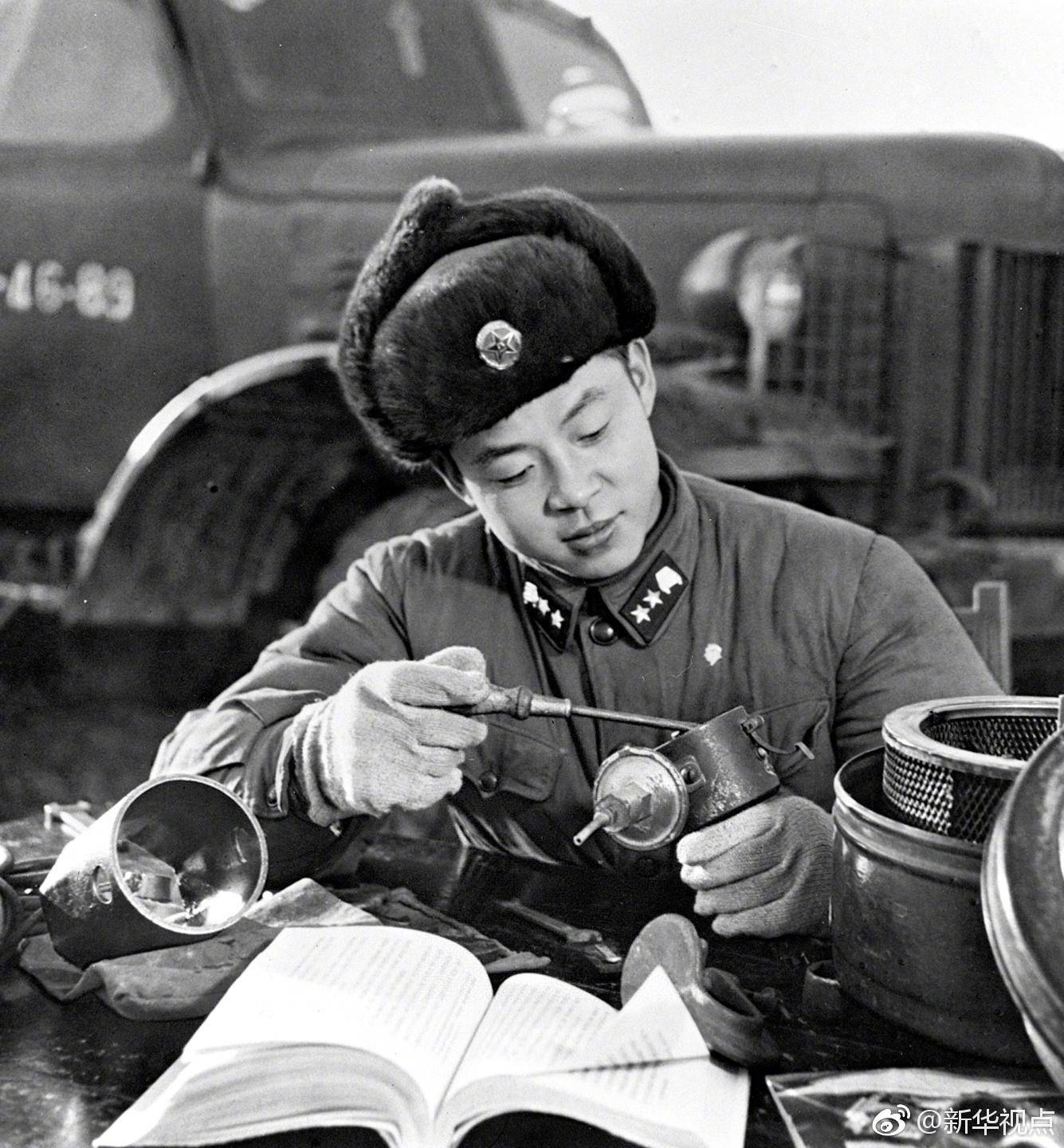 老照片的回忆——缅怀雷锋同志 永记雷锋精神|雷锋|雷锋精神|同志_新浪新闻