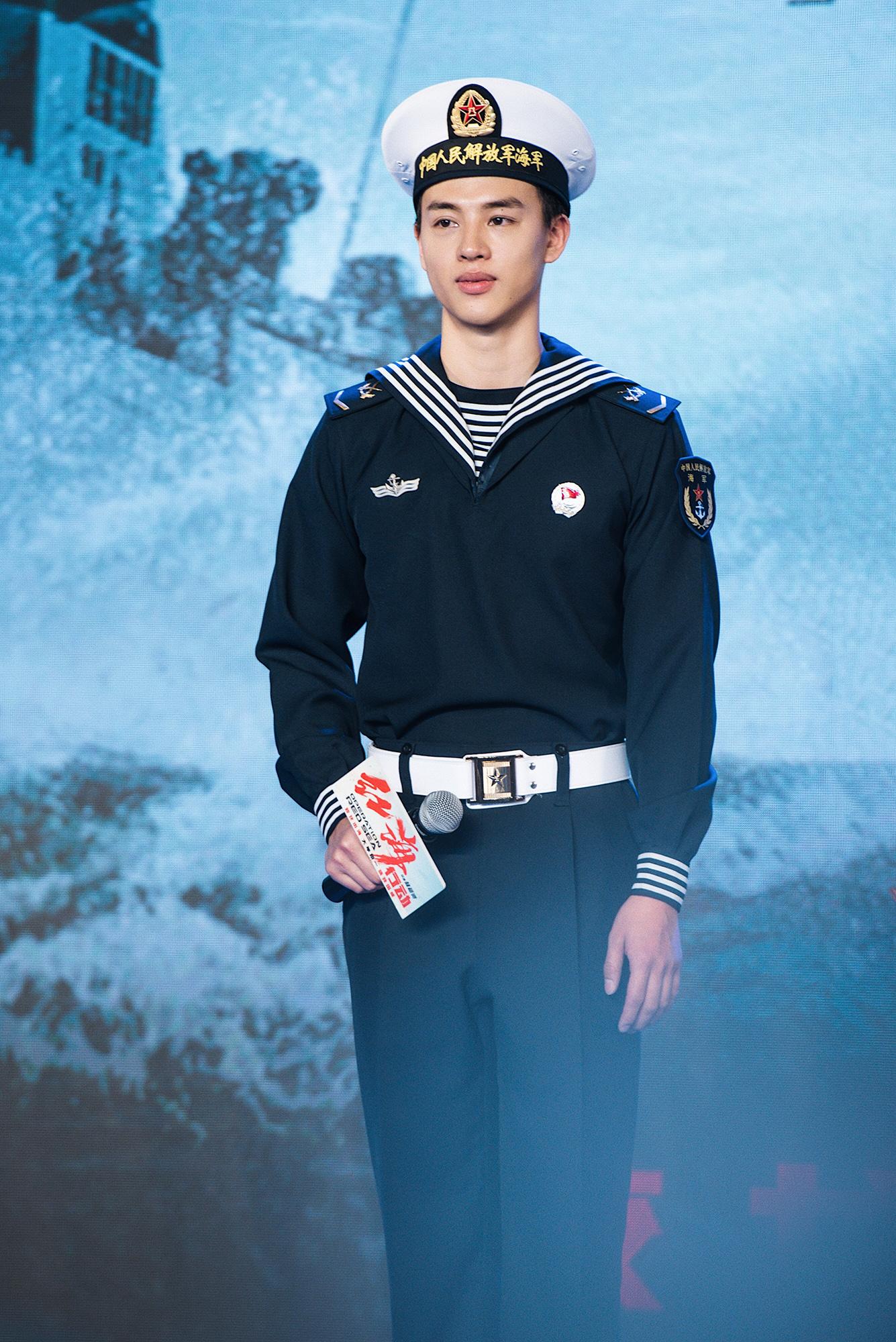 尹昉一改文艺少年形象 演绎《红海行动》血性蛟龙战士