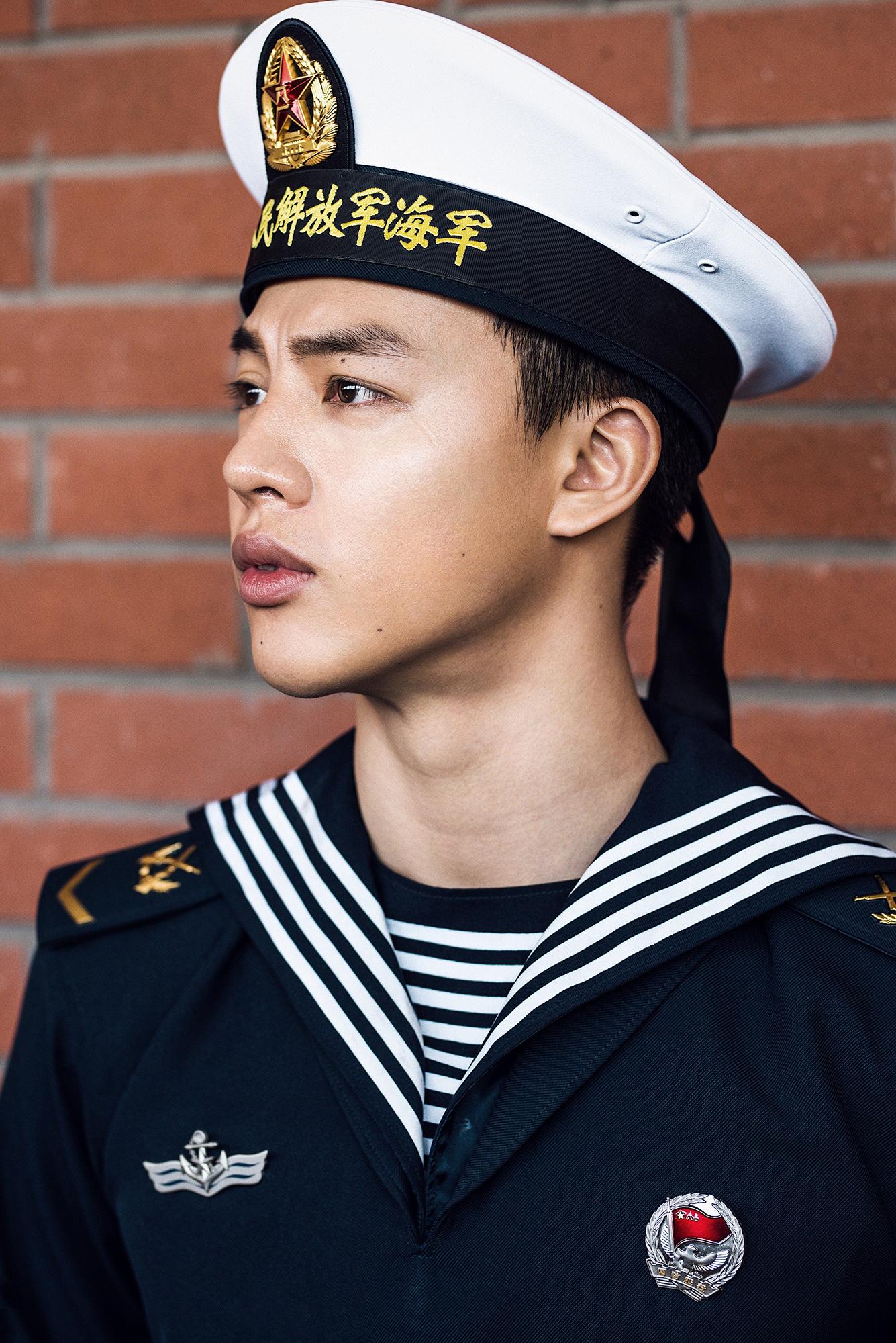 尹昉一改文艺少年形象 演绎《红海行动》血性蛟龙战士