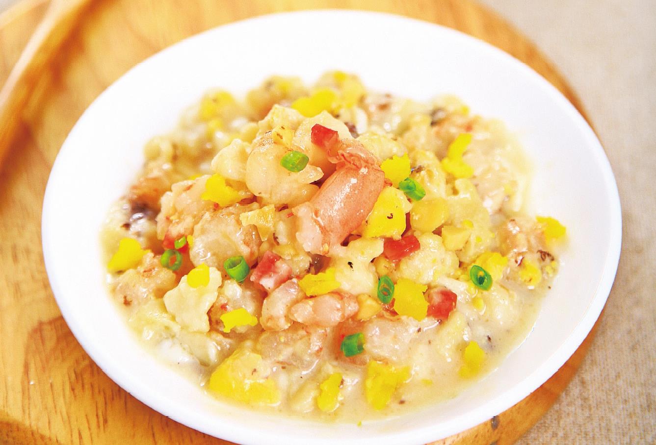 软炒豆浆色泽乳白,滑嫩爽口,真是风味独特的一道菜