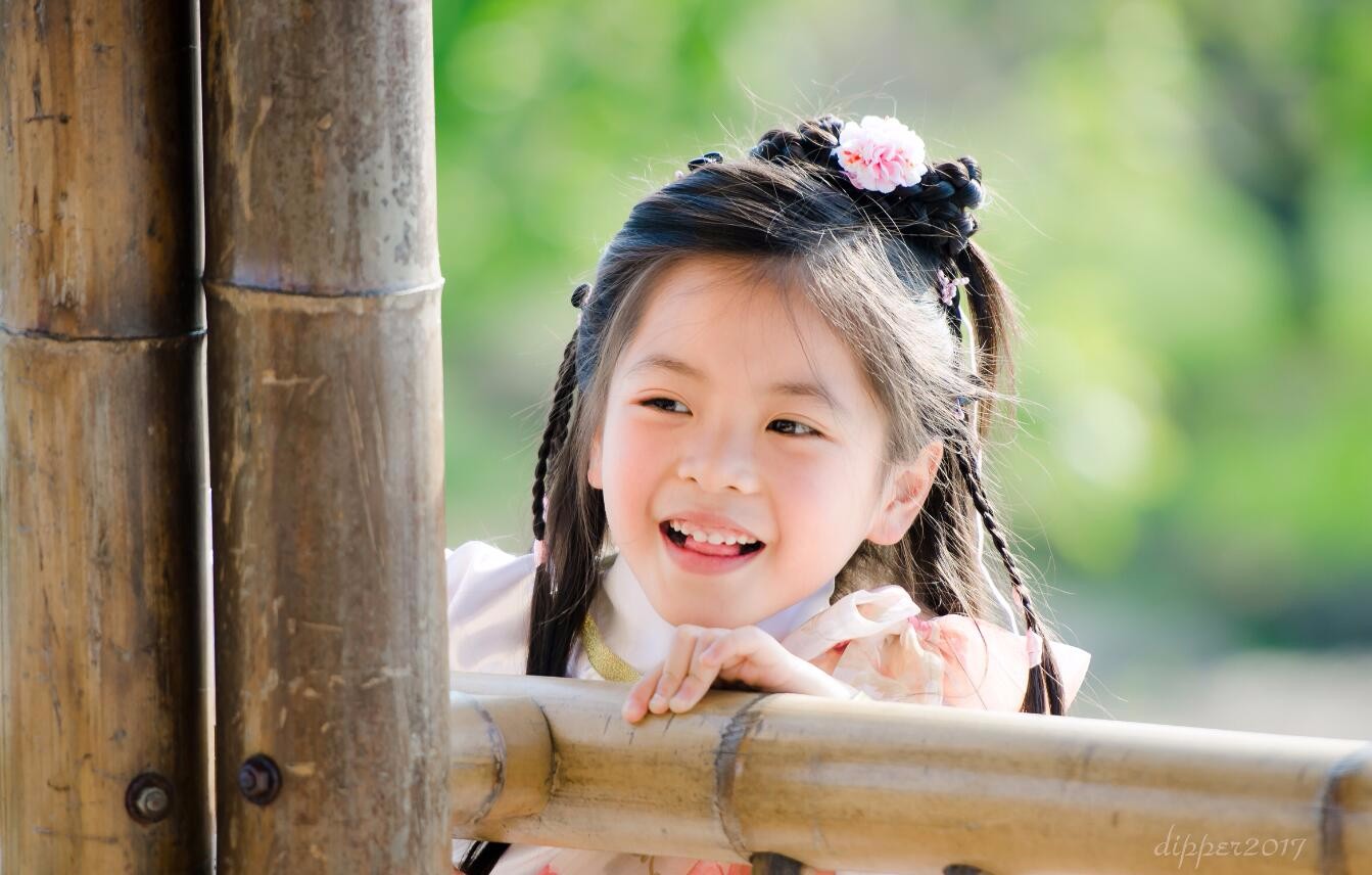 人气童星陈朵怡古装写真曝光 一颦一笑美如画|美如画|写真|童星_新浪
