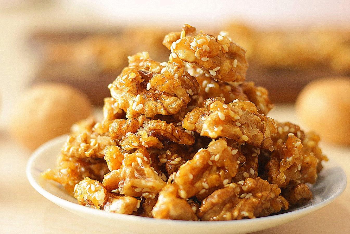 香脆到骨子里的琥珀核桃,原来做法这么简单,每次我都要吃一盘