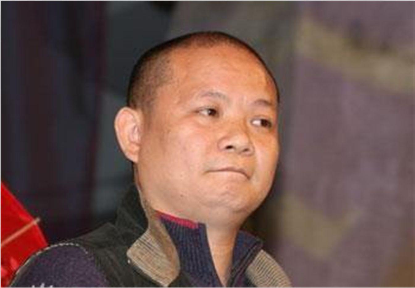 郭家荣,大嫂胡芝容,以及另外两位兄弟一起,租下了重庆郊区的一间农民